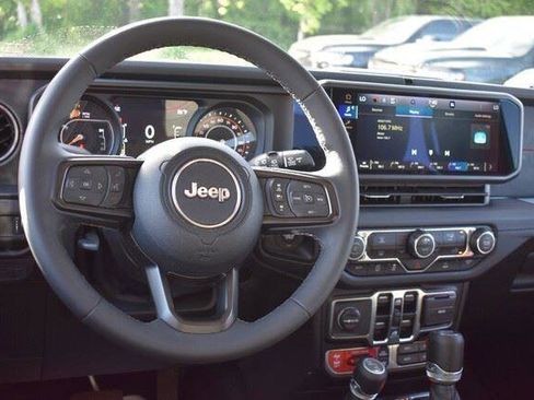 Used 2026 Jeep Wrangler Unlimited Rubicon AWD/4WD image 23