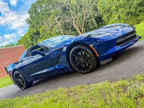 Used 2017 Chevrolet Corvette Stingray Coupe w/ Carbon Flash Badge Package RWD image 32