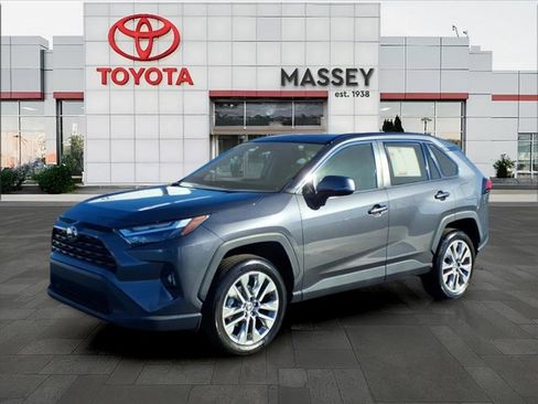 Used 2022 Toyota RAV4 XLE Premium image 7