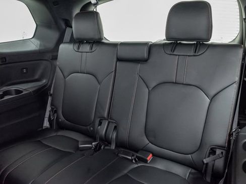 Used 2025 Honda Pilot TrailSport image 26