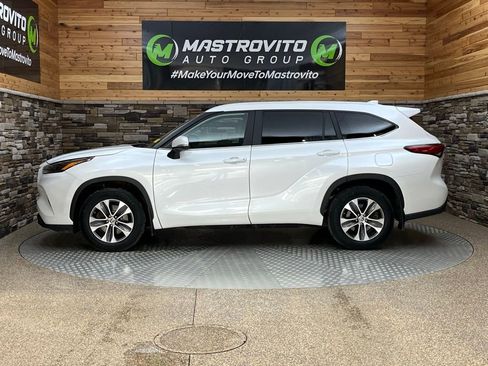 Used 2023 Toyota Highlander XLE AWD/4WD image 7