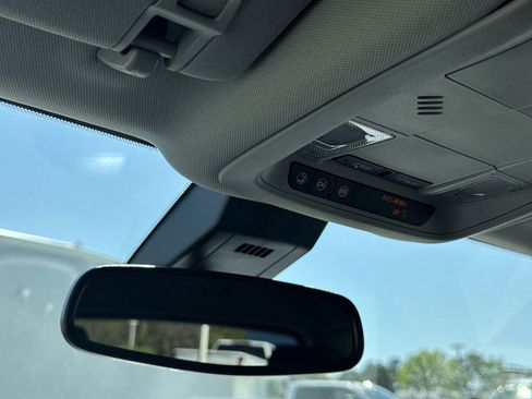 Used 2024 GMC Terrain SLE w/ Driver Convenience Package image 27