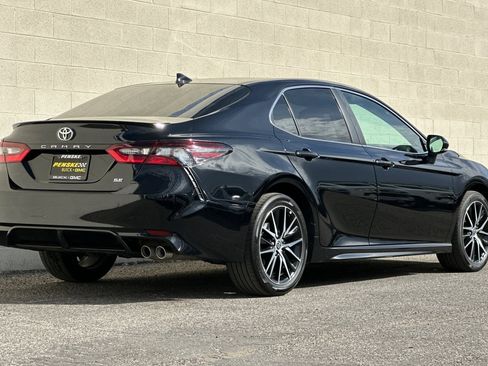 Used 2023 Toyota Camry SE image 4