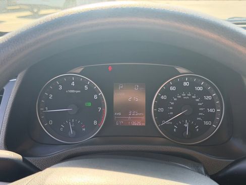 Used 2017 Hyundai Elantra SE FWD image 18