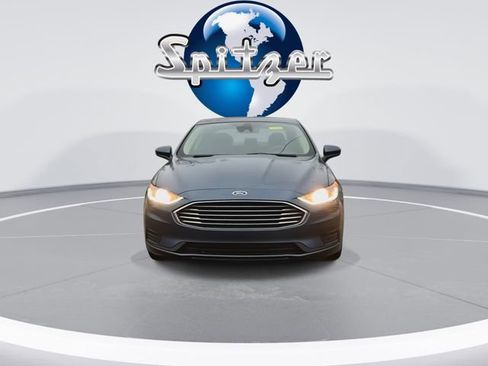 Used 2019 Ford Fusion SE image 3