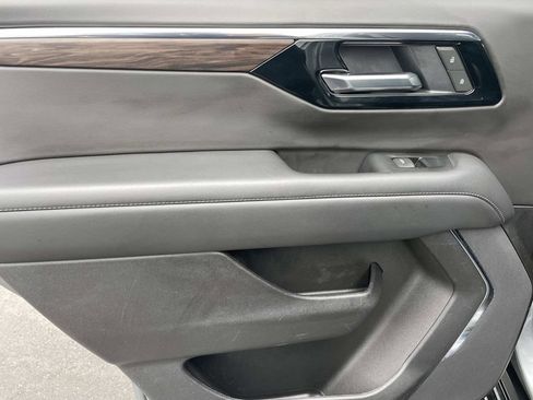 Used 2025 Chevrolet Tahoe LT AWD/4WD image 24