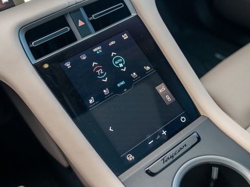 Used 2025 Porsche Taycan image 19