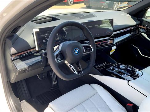 New 2026 BMW 550e xDrive AWD/4WD image 8