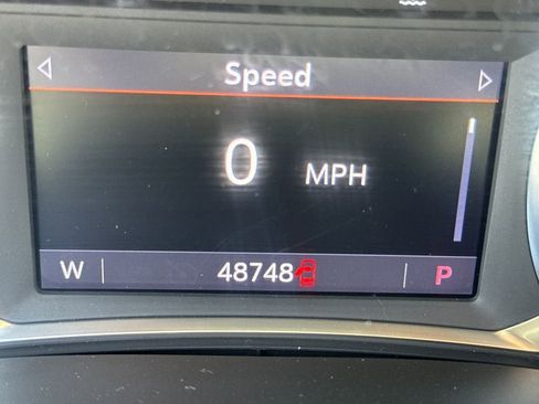 Used 2023 Chevrolet Traverse LT FWD image 24