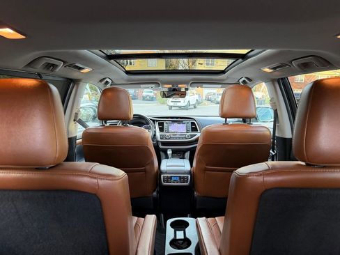 Used 2019 Toyota Highlander Limited Platinum image 32