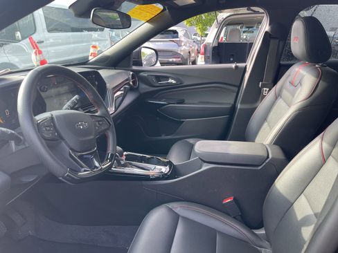 Used 2025 Chevrolet Trax RS w/ Sunroof Package image 5