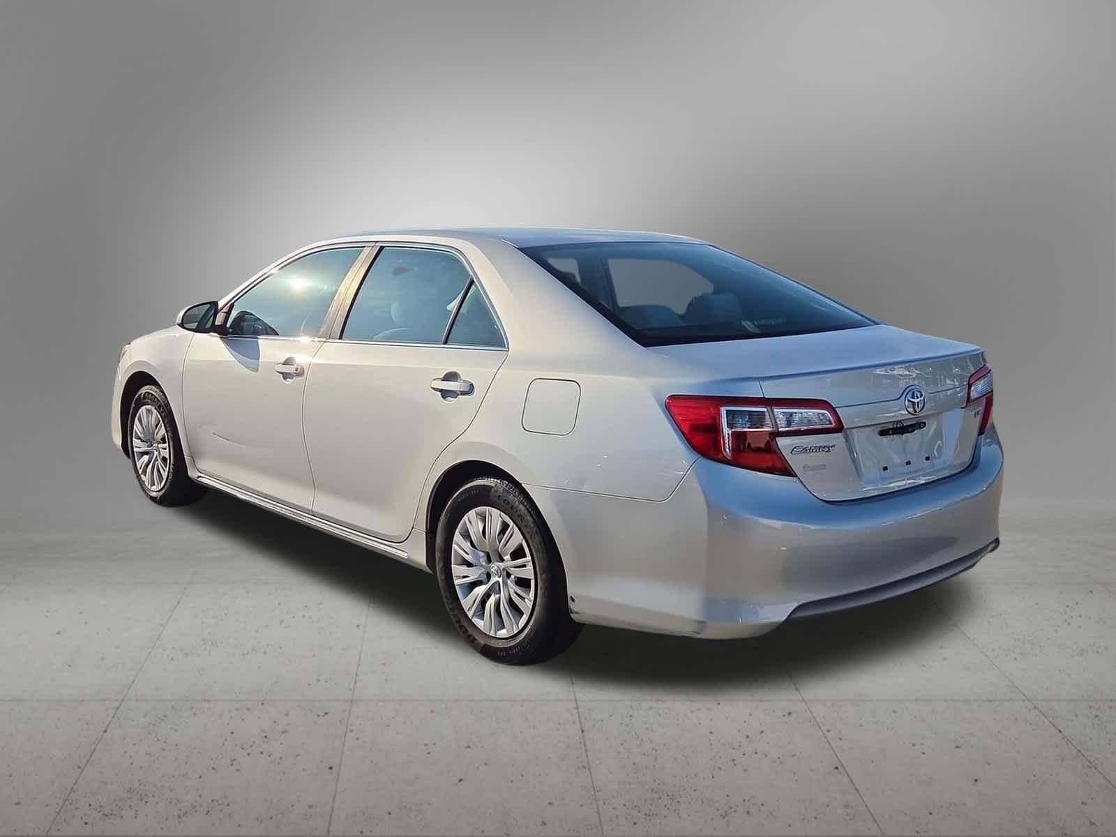 Used 2013 Toyota Camry LE FWD image 4