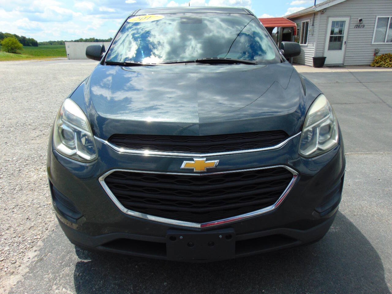 Used 2017 Chevrolet Equinox LS FWD image 3