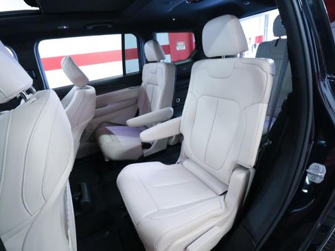 Used 2024 Jeep Grand Cherokee L Limited RWD image 13
