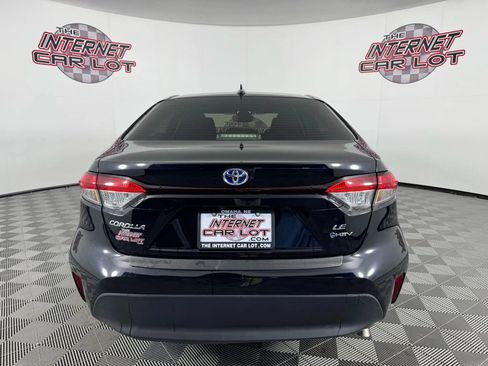 Used 2025 Toyota Corolla LE FWD image 6