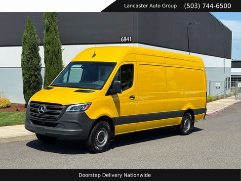 Used 2021 Mercedes-Benz Sprinter 2500 image 1