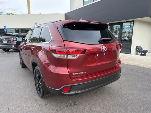 Used 2019 Toyota Highlander SE AWD/4WD image 10