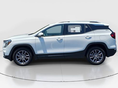 Used 2023 GMC Terrain SLT w/ Infotainment Package II FWD image 9