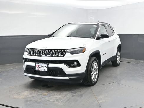 Used 2025 Jeep Compass Limited AWD/4WD image 5