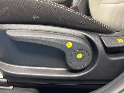 Used 2025 Hyundai Venue SEL image 27