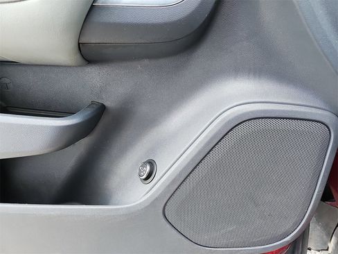 Used 2019 Chevrolet Blazer LT image 28