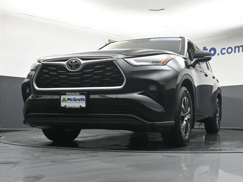 Used 2020 Toyota Highlander XLE AWD/4WD image 7