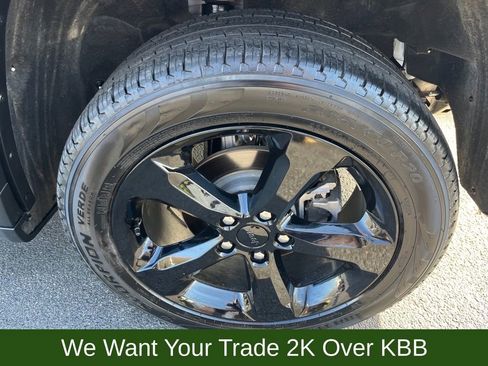 Used 2024 Jeep Grand Cherokee Limited w/ Black Appearance Package image 13