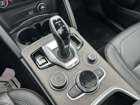 Used 2022 Alfa Romeo Stelvio Ti image 16