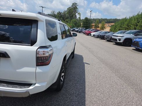 Used 2021 Toyota 4Runner TRD Off-Road AWD/4WD image 8