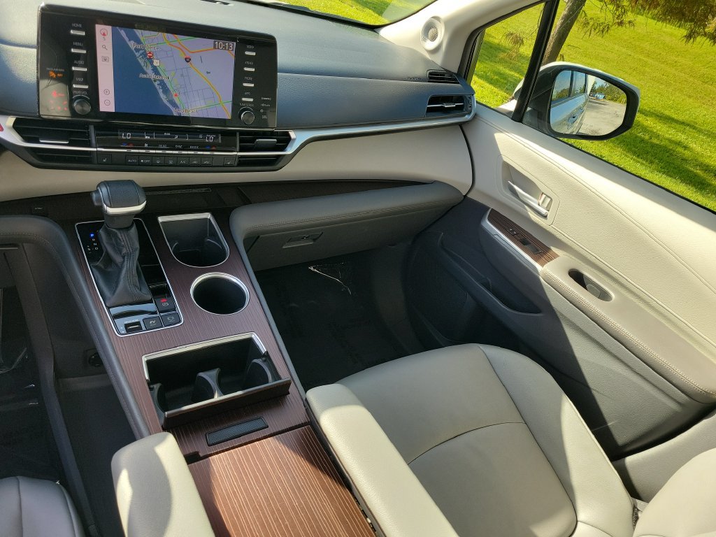 Certified 2021 Toyota Sienna XLE w/ XLE Plus Package FWD image 29