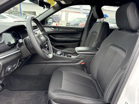 Used 2025 Jeep Grand Cherokee Laredo w/ MOPAR Finishing Package RWD image 8
