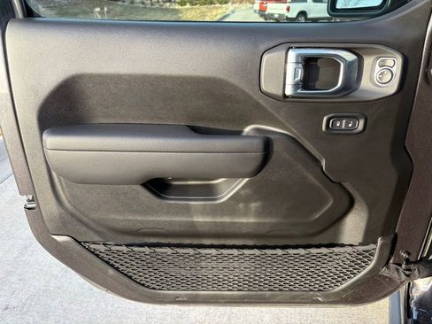 Used 2024 Jeep Wrangler Unlimited Rubicon image 13