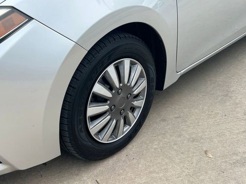 Used 2015 Toyota Corolla L FWD image 9