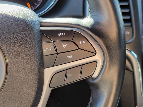 Used 2018 Jeep Grand Cherokee Altitude AWD/4WD image 12