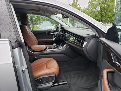 Used 2022 Audi Q8 Premium image 18