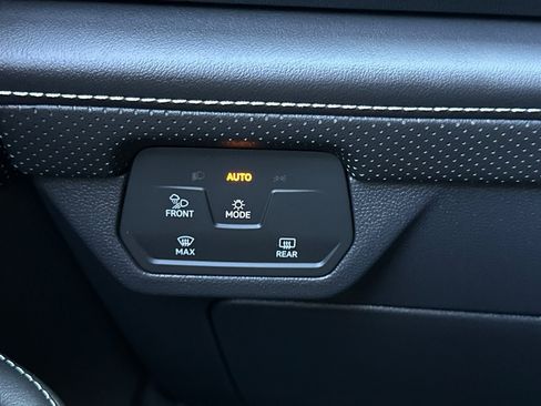 New 2026 Volkswagen Atlas Cross Sport SEL R-Line image 23