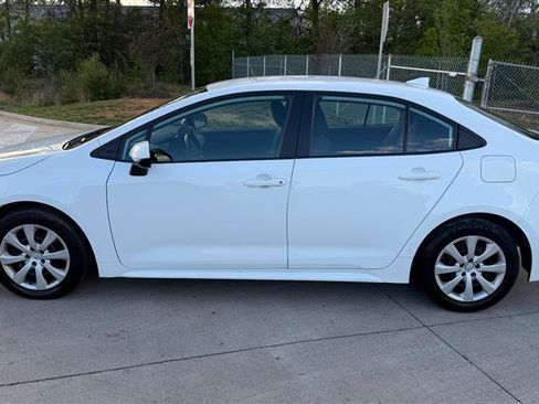 Used 2023 Toyota Corolla LE w/ Carpet Mat Package (TMS) FWD image 8