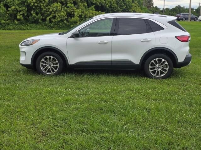 Used 2022 Ford Escape SE AWD/4WD image 2