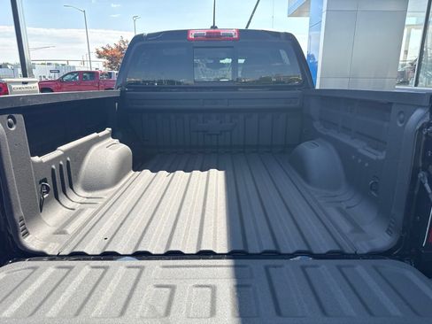 Used 2021 Chevrolet Colorado Z71 w/ Z71 Midnight Edition AWD/4WD image 14