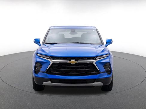 Used 2025 Chevrolet Blazer LT FWD image 2