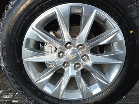 Used 2023 Chevrolet Suburban Premier image 7