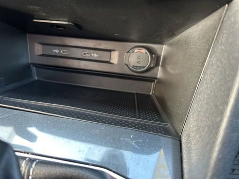 Certified 2024 Volkswagen Tiguan SE image 20