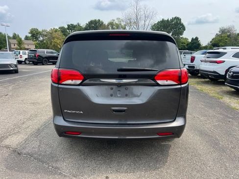 Used 2018 Chrysler Pacifica LX FWD image 6