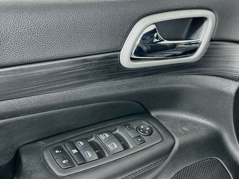 Used 2022 Jeep Grand Cherokee Laredo X RWD image 15