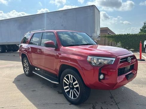 Used 2020 Toyota 4Runner SR5 AWD/4WD image 3