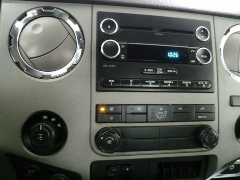 Used 2015 Ford F250 XLT w/ XLT Interior Package image 15