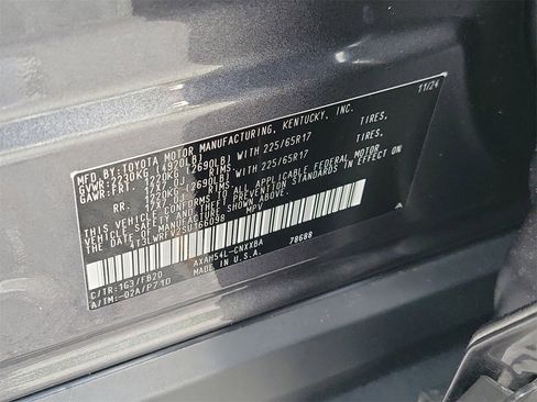 Used 2025 Toyota RAV4 LE image 31