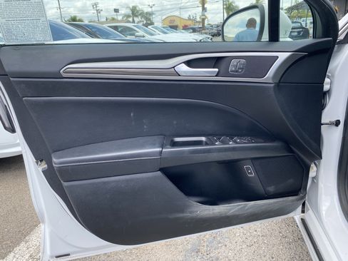 Used 2018 Ford Fusion SE w/ Equipment Group 602A FWD image 18