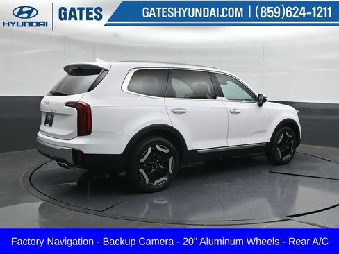 Used 2024 Kia Telluride S w/ S Sunroof Package FWD image 2