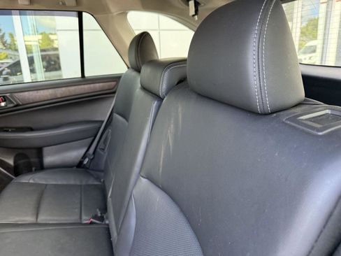 Used 2017 Subaru Outback 2.5i Limited AWD/4WD image 11